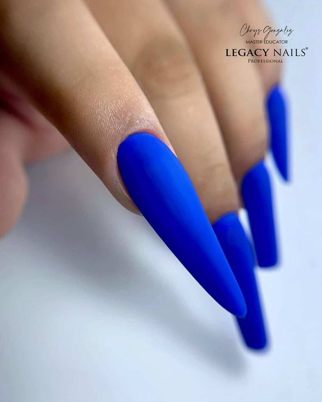Innovation in the world of acrylic nails: New materials and techniques