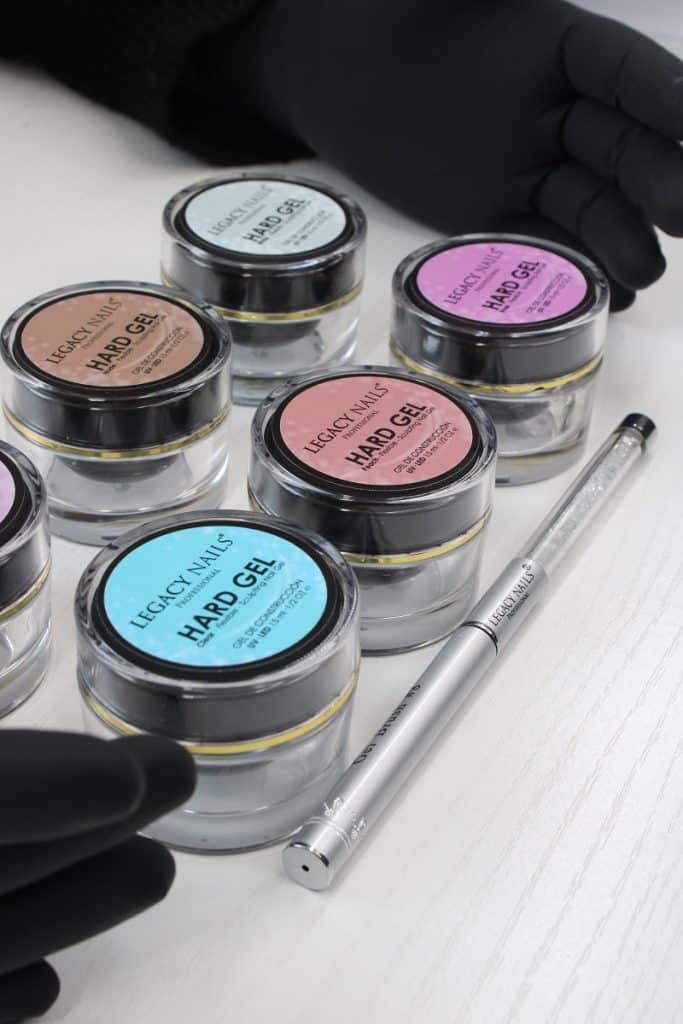 Descubre la Magia del HARD GEL de LEGACY NAILS: Tu Solución Versátil para Uñas Artificiales y Restauración 6 IMG 1659