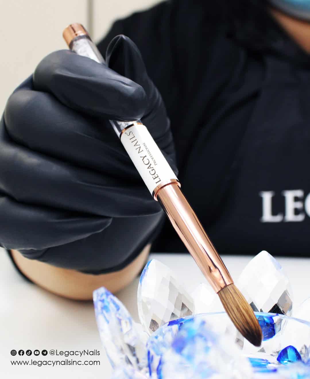 Secretos para Limpiar tus Pinceles de Gel: El Toque Maestro con LEGACY NAILS