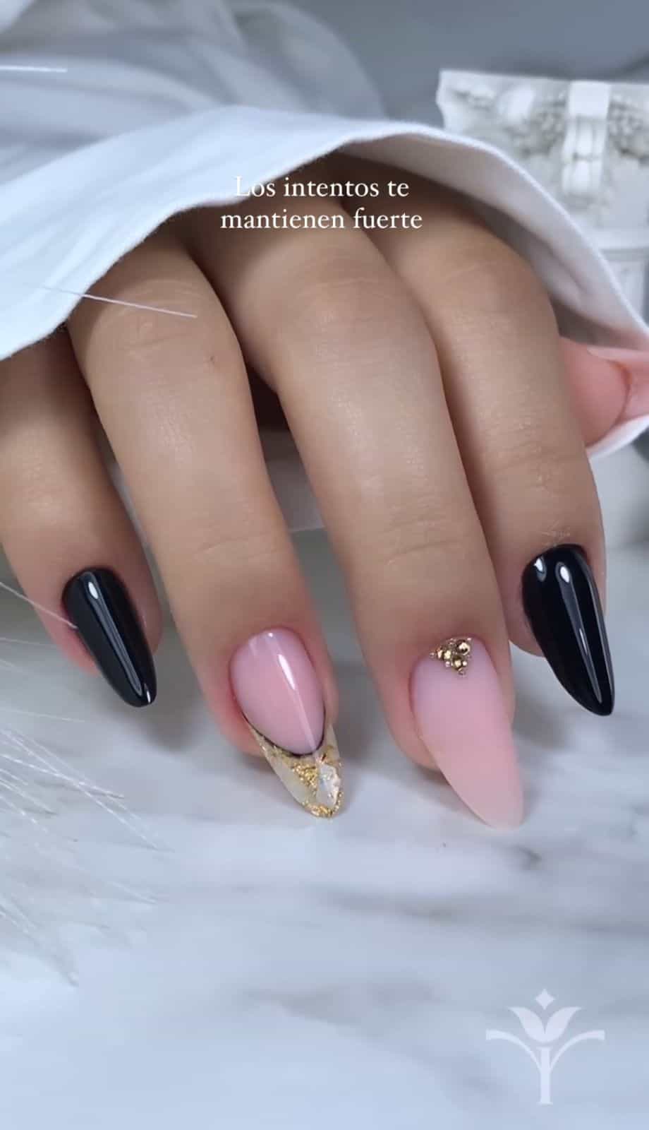 Descubre el Arte de las Uñas: Brilliant Finish vs. Velvet Matte Gel