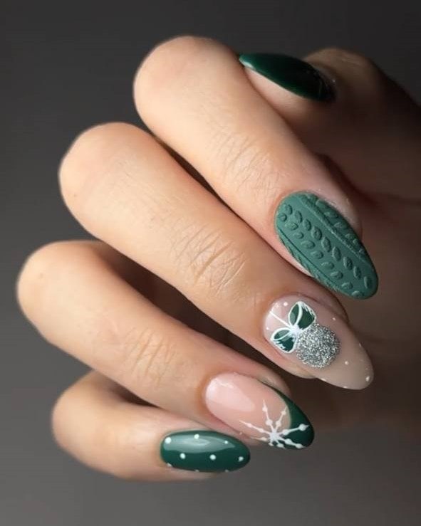 Brilla en Navidad: Consejos de Uñas con Legacy Nails 7 photo 2023 12 22 14 30 32