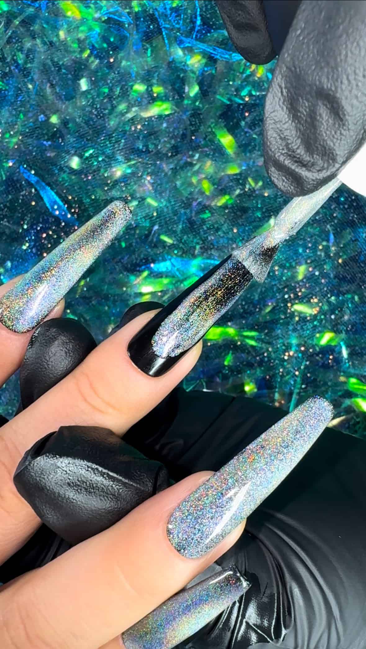 Desata la Magia en tus Uñas: Tutorial de Uso de “Rainbow Cat Eye Gel Nail Top Coat”