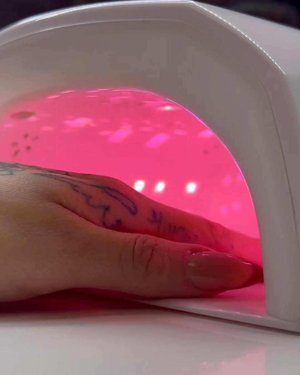 ¡Evita Quemaduras Químicas! Descubre las Lámparas LED de LEGACY NAILS para un Curado Seguro y Eficiente