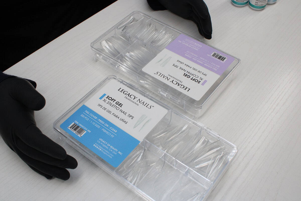 Learn how to make encapsulated nails with Soft Gel Tips