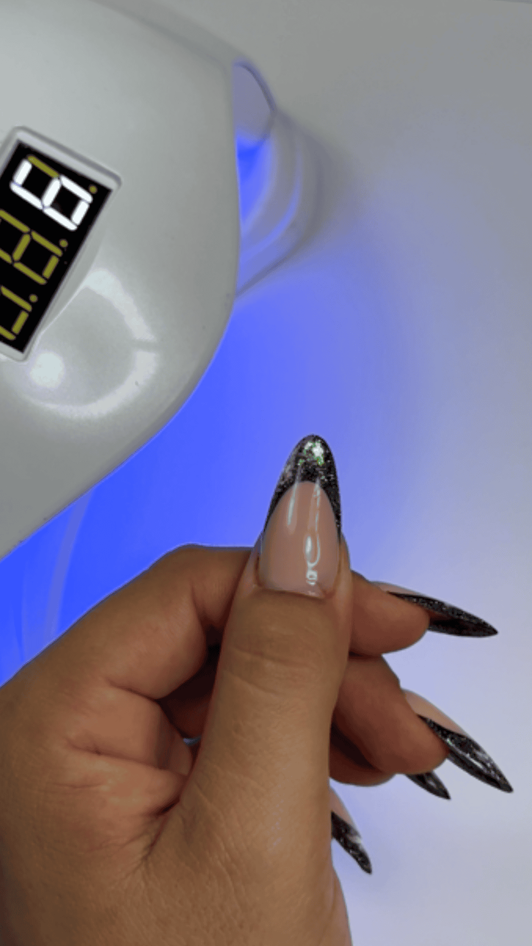 ¿Por qué se opacan las uñas? Descubre las causas más comunes